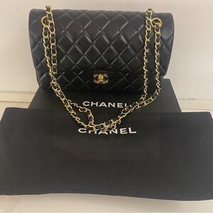 Chanel Black Quilted Shoulder Bag with Gold Chain